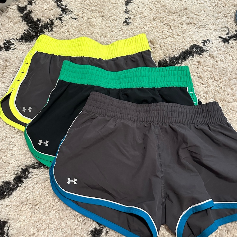 Under Armour Semi Fitted Heat Gear shorts